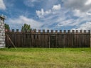 Palisaden Mauern, Absperrungen, Zaun