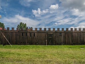 Palisaden Mauern, Absperrungen, Zaun