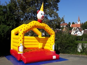 Hüpfburg Clown unter der Woche 15% günstiger mieten