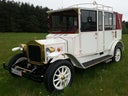 Fleur de Lys Landaulet von 1920 als Hochzeitsfahrzeug