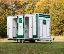 Toilettenwagen XL / Miettoiletten  /  Event Toiletten / Mobile Toiletten / Toilettenvermietung / Toilettenwagenverleih / WC Anhänger / Toilettenwagen / WC Wagen Verleih / Toilettenwagenvermietung