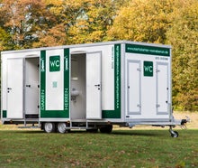 Toilettenwagen XL / Miettoiletten / Event Toiletten / Mobile Toiletten / Toilettenvermietung / Toilettenwagenverleih / WC Anhänger / Toilettenwagen / WC Wagen Verleih / Toilettenwagenvermietung