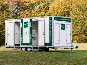 Toilettenwagen XL / Miettoiletten / Event Toiletten / Mobile Toiletten / Toilettenvermietung / Toilettenwagenverleih / WC Anhänger / Toilettenwagen / WC Wagen Verleih / Toilettenwagenvermietung