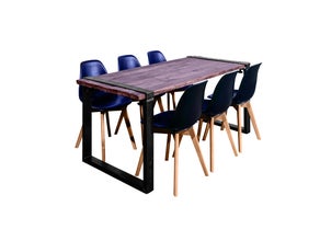 Diningtisch im Industrialstyle, Stuhl Keeve schwarz, Holzbohlentisch im Vintagestyle, Designerstuhl