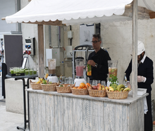 Buffet-Marktstand Weiß mieten – Bartheke, Mobile Bar, Ausschanktheke, Eventtheke