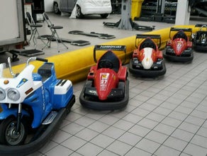 Mini Cars / Kinderauto / GoKart Bahn / Mini Scooter / Kartbahn / Batterieautos /Autoscooter