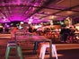 Sitzgruppe Industrial, Vintage, Naturholz, Tisch mit Echtholzbohlen, Metallstuhl in verschiedenen Farben, Colourful, farbenfroh, für 8 Personen, Diningtisch - Galerie - Bild 2