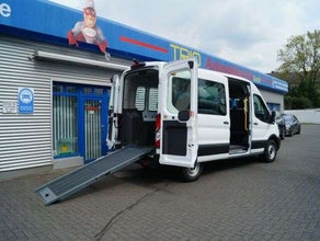 Behindertengerecht Ford Transit FT 300 L 9 Sitzer Bus mit  Anhängerkupplungen nutzbar als  Reisebus / Kleinbus ...