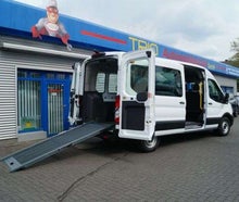 Behindertengerecht Ford Transit FT 300 L 9 Sitzer Bus mit Anhängerkupplungen nutzbar als Reisebus / Kleinbus ...