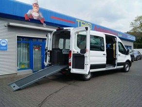Behindertengerecht Ford Transit FT 300 L 9 Sitzer Bus mit Anhängerkupplungen nutzbar als Reisebus / Kleinbus ...