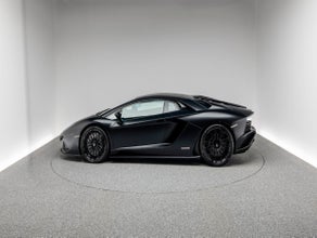Lamborghini Aventador S | auch als Roadster | unterschiedliche Farben verfügbar | Alternative zu Lamborghini SVJ Lamborghini Huracan EVO Lamborghini Urus | Lamborghini Hochzeitsauto | Lamborghini Langzeitmiete | Lamborghini Abo | Lamborghini mieten