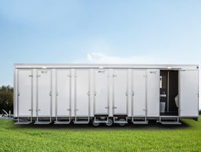Mega-Jumbo UNISEX-Toilettenwagen