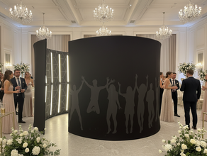 XXL 4,5m Fotokabine mieten: LED Photo Booth Fotohintergrund Kabine