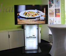TV Station mit 55-Zoll LED-TV