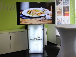 TV Station mit 55-Zoll LED-TV
