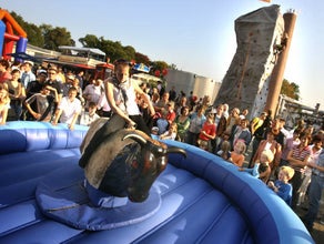 Bullriding / Rodeoanlage / Westernrodeo mit Musikanlage buchen