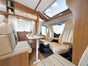Carado T 132 mit integriertem Doppelbett und großem Heckraum für Gepäck - Galerie - Bild 4