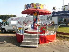 Karussell, Kettenkarussell, Kettenflieger, Kinderkarussell, Fahrgeschäft