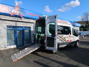 Behindertengerechter Ford Transit FT 300 L 9 Sitzer nutzbar als  Reisebus / Kleinbus