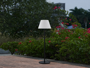 Stehlampe ,,JIMMY'' Schwarz mieten – Miettisch, Eventtisch, Veranstaltungstisch, Partytisch