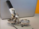 Buttonmaschine