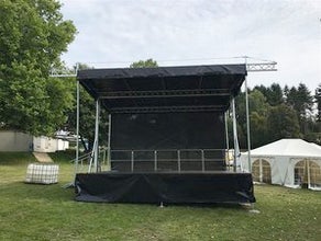 Mobile Bühne 6m x 4,6m / Weihnachtsmarktbühne / Stadtfestbühne / Vereinsbühne / Hängerbühne /smartstage 27 / die beliebteste Bühne in der Kompaktklasse / Bühnenanhänger / Trailerbühne / Stagemobil /