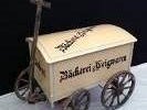 Bäckertruhe mit Leiterwagen, Truhe, Kiste, Wagen, Karren, Bollerwagen