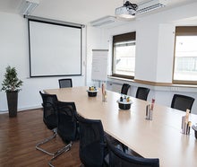 Seminarraum / Schulungsraum / Konferenzraum / Büro Düsseldorf Zentrum mit hochwertiger Ausstattung