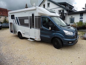 Großes Teilintegriertes Wohnmobil    6,95m