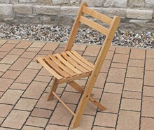 Holzklappstuhl mieten – Klappbare Holzstühle für Event & Feier