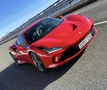 Ferrari F8 Tributo - Mieten Sie den brandneuen F8