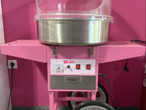Zuckerwattemaschine mieten | Profi-Gerät mit Wagen & Spuckschutz