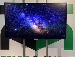 49 Zoll 4k Monitor – 2 Meter Ständer, tageslichtsichtbar.