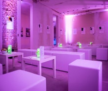 Individuelles Komplettset Lounge, Loungemöbel, Loungetisch weiß inkl. Raumbeleuchtung Loungebank Loungewürfel Loungetisch LED Spot
