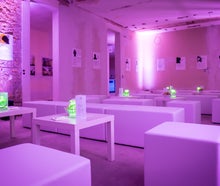 Individuelles Komplettset Lounge, Loungemöbel, Loungetisch weiß inkl. Raumbeleuchtung Loungebank Loungewürfel Loungetisch LED Spot