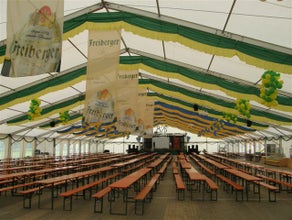 Festzelt: 30m x 60m oder 30m x 50m
