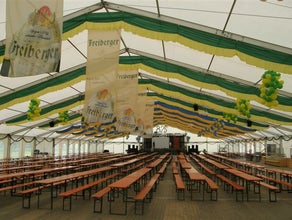 Festzelt: 30m x 60m oder 30m x 50m