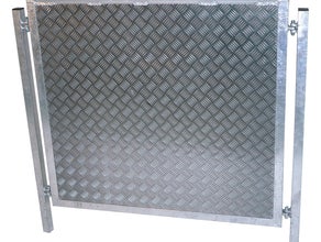 Crash Barrier, Absperrung, Crashbarrier, Stage Barrier, Stagebarrier, Demogitter, Bühnengitter, Grabengitter, mobile Absperrung, Absperrungen, Barricade, Barricades, Barrikade, Blockade, Wellenbrecher, Bühnenbarrikade,Vario Element