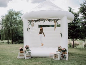 weiße Hüpfburg Hochzeitshüpfburg