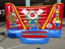 "Clown-Hüpfburg" Farbenspiel pur