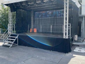 Anhänger Bühne 6m x 4m inkl. Auf- Abbau und Transport