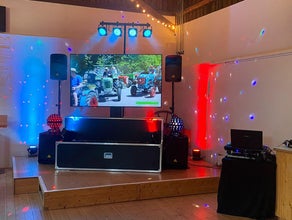86" Zoll Flachbildfernseher im Rollencase mit Automatik Lift