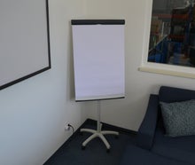 Flipchart, magnetisch, m. Rollen, weiß