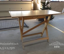 Holzstehtisch