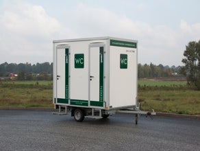 Toilettenwagen M / Miettoiletten  /  Event Toiletten / Mobile Toiletten / Toilettenvermietung / Toilettenwagenverleih / WC Anhänger / Toilettenwagen / WC Wagen Verleih / Toilettenwagenvermietung