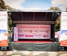 Mobile Bühne 6m x 5m Eventbühne moderne Anhängerbühne smartStage 30