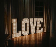 LOVE XXL Buchstaben mieten Leuchten 120 cm hoch Verleih in 33647 Bielefeld Hochzeit Event Schriftzug ausleihe