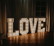 LOVE XXL Buchstaben mieten Leuchten 120 cm hoch Verleih in 33647 Bielefeld Hochzeit Event Schriftzug ausleihe