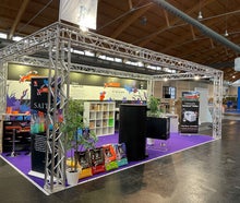 Messestand aus Traversen 8 x 4 mit 3 m Höhe = 32 m² · andere Größen jederzeit möglich