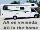 GROSSE ALKOFEN-WOHNMOBIL WEINSBERG CARAHOME KLIMAANLAGE IM WOHNBEREICH.